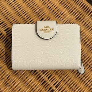 Off white small Coach leather wallet with zipper compartment in mint condition!